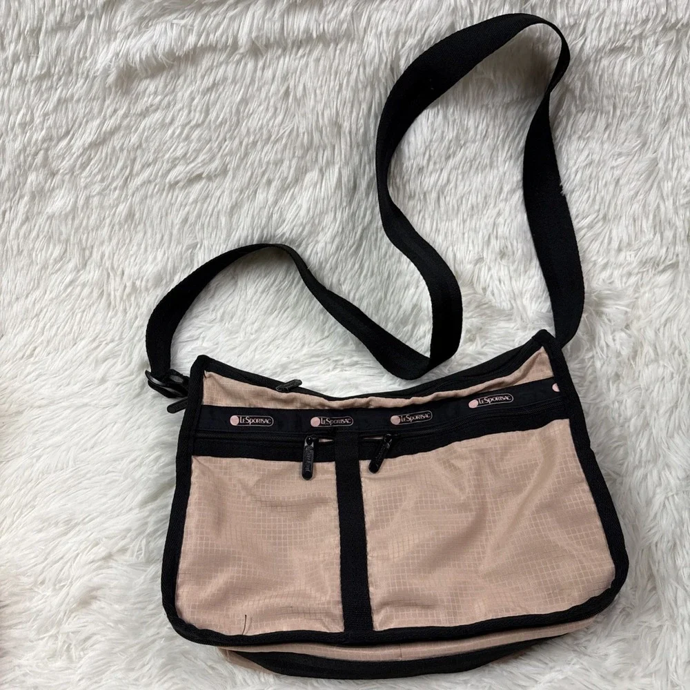 LeSportsac Deluxe Everyday Bag Spectator‎ Sandbar Nylon Crossbody Expandable